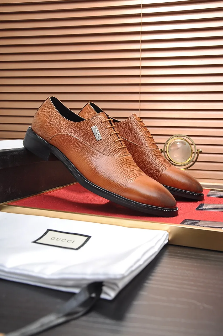Men's shoes💰460💶Italy's top luxury men's shoes giant [GUCCI Gucci] has a new model 🍃Original European style🔰 Pleasant to the eye😍In order to make the shoes more durable and non-deformable🌀The production continues to follow traditional methods but there is still no lack of innovation💪The original cowhide is chosen for the leather♻️ Smooth, natural and exceptionally bright⭐Made of imported cowhide, the first choice of the rich 38-45 (45 customized)